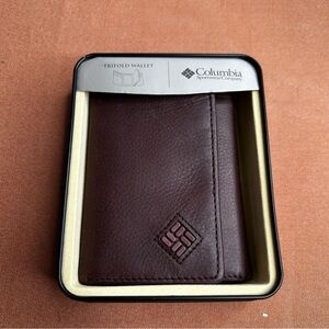 NIB Columbia Leather Trifold Brown Wallet